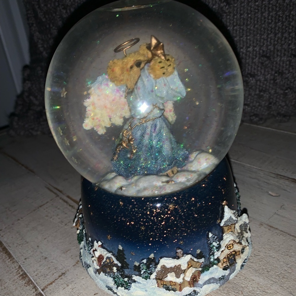 ❤️Hallmark Precious Moments Angel Bear Snow Globe - Picture 9 of 9